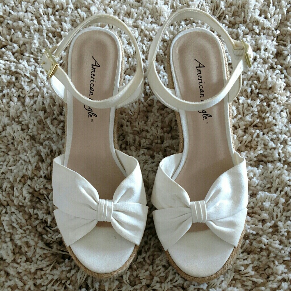 8 White Bow Wedge Heels